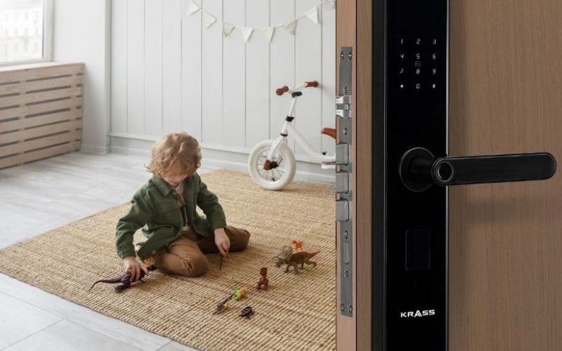 lợi ích khi lắp khóa vân tay cho phòng trẻ em